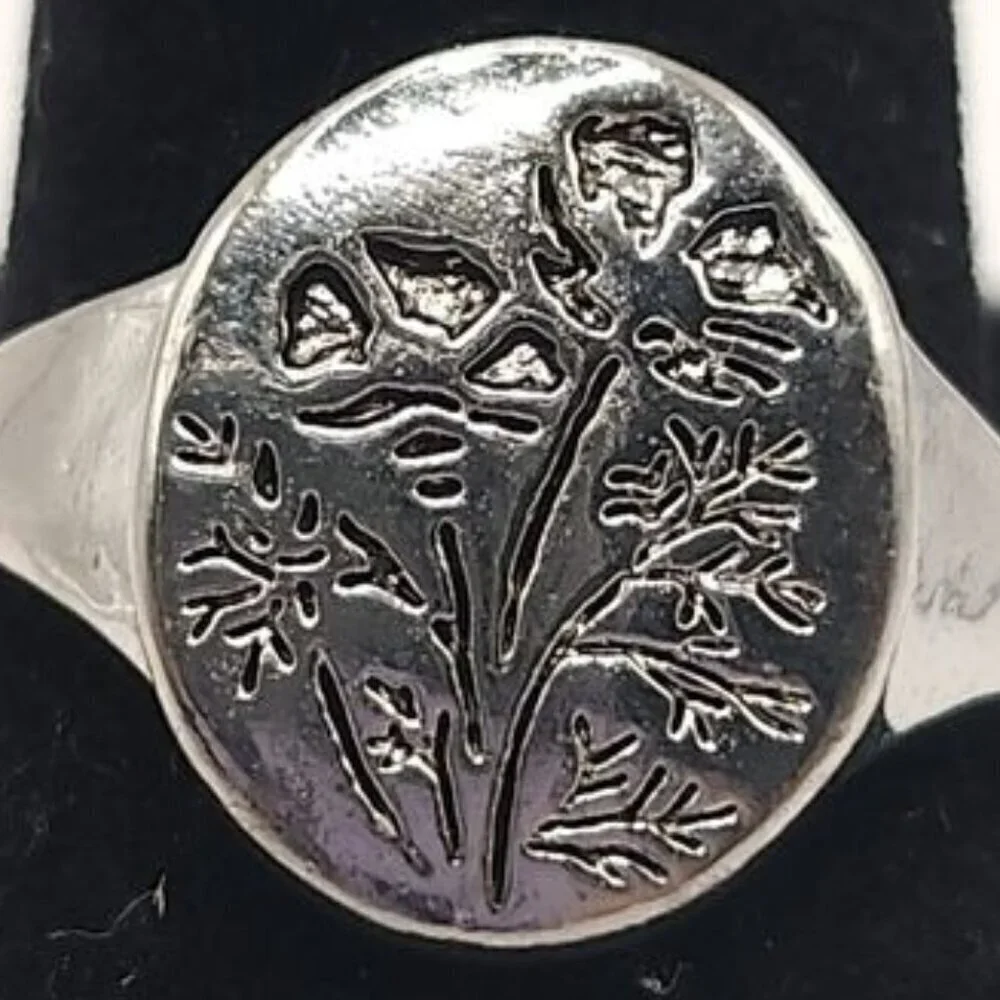 Silver Oval Orchid Flower Carved Ring Size‎ 9 (NWOT)